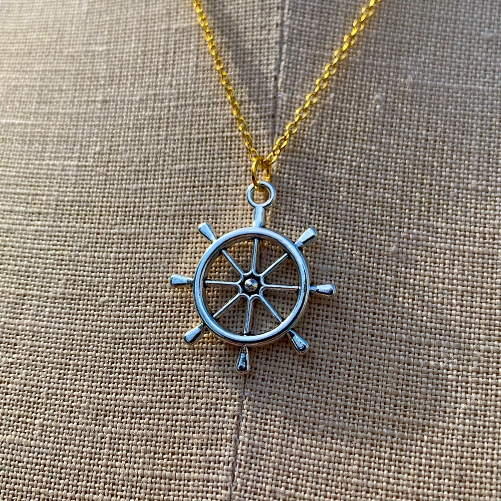 NWT Sterling Silver Plated Chain & Helm Wheel Alloy Metal Charm Necklace